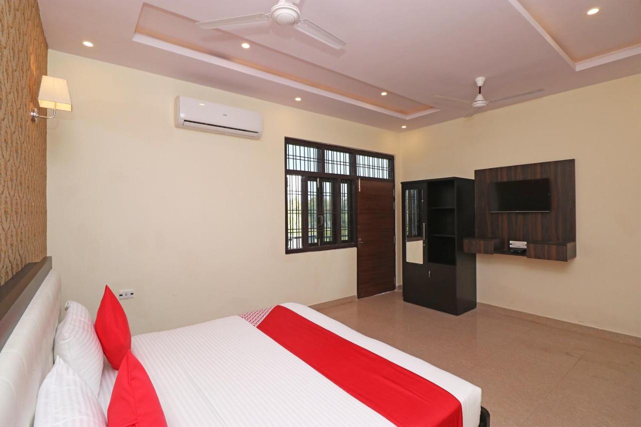 Capital O Hotel Royal Inn Near Gomti Riverfront Park Lucknow Dış mekan fotoğraf