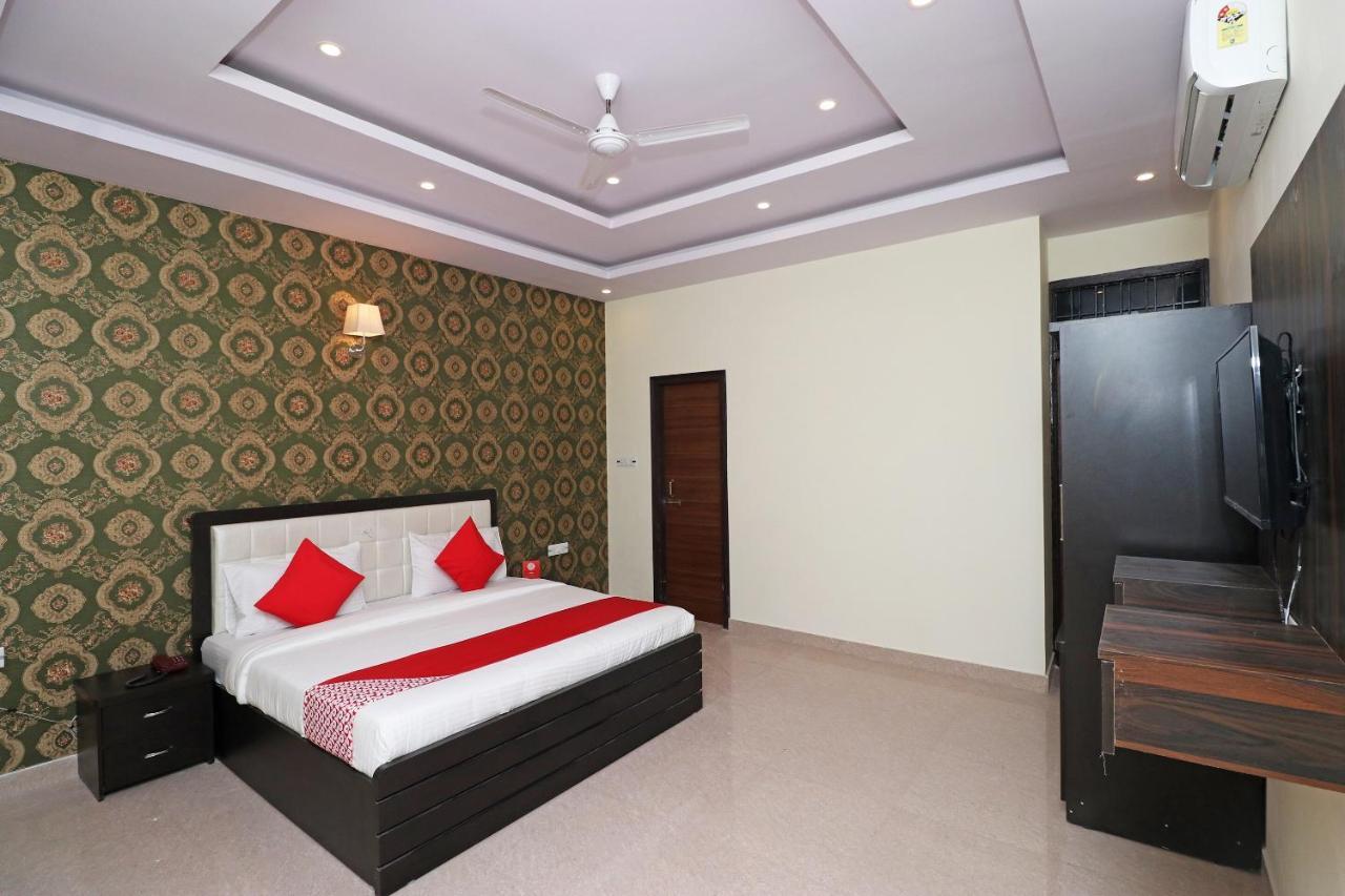 Capital O Hotel Royal Inn Near Gomti Riverfront Park Lucknow Dış mekan fotoğraf
