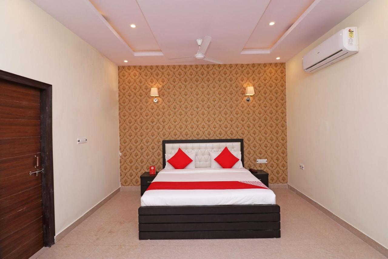 Capital O Hotel Royal Inn Near Gomti Riverfront Park Lucknow Dış mekan fotoğraf