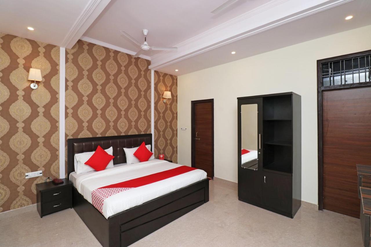 Capital O Hotel Royal Inn Near Gomti Riverfront Park Lucknow Dış mekan fotoğraf